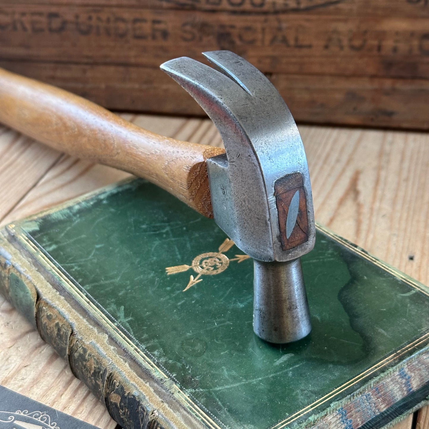 H2528 Vintage small Henry CHENEY USA carpenters HAMMER