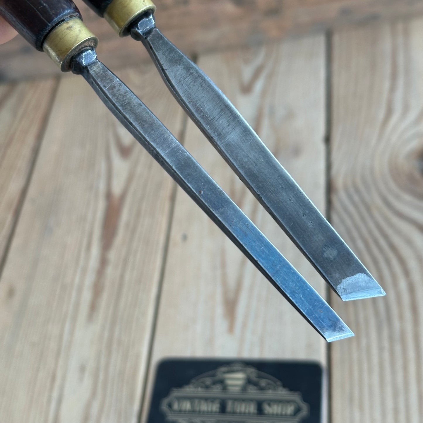 N907 RARE! Vintage pair of ROSEWOOD Handled Barker Bros of MELBOURNE SKEW Carving CHISELS
