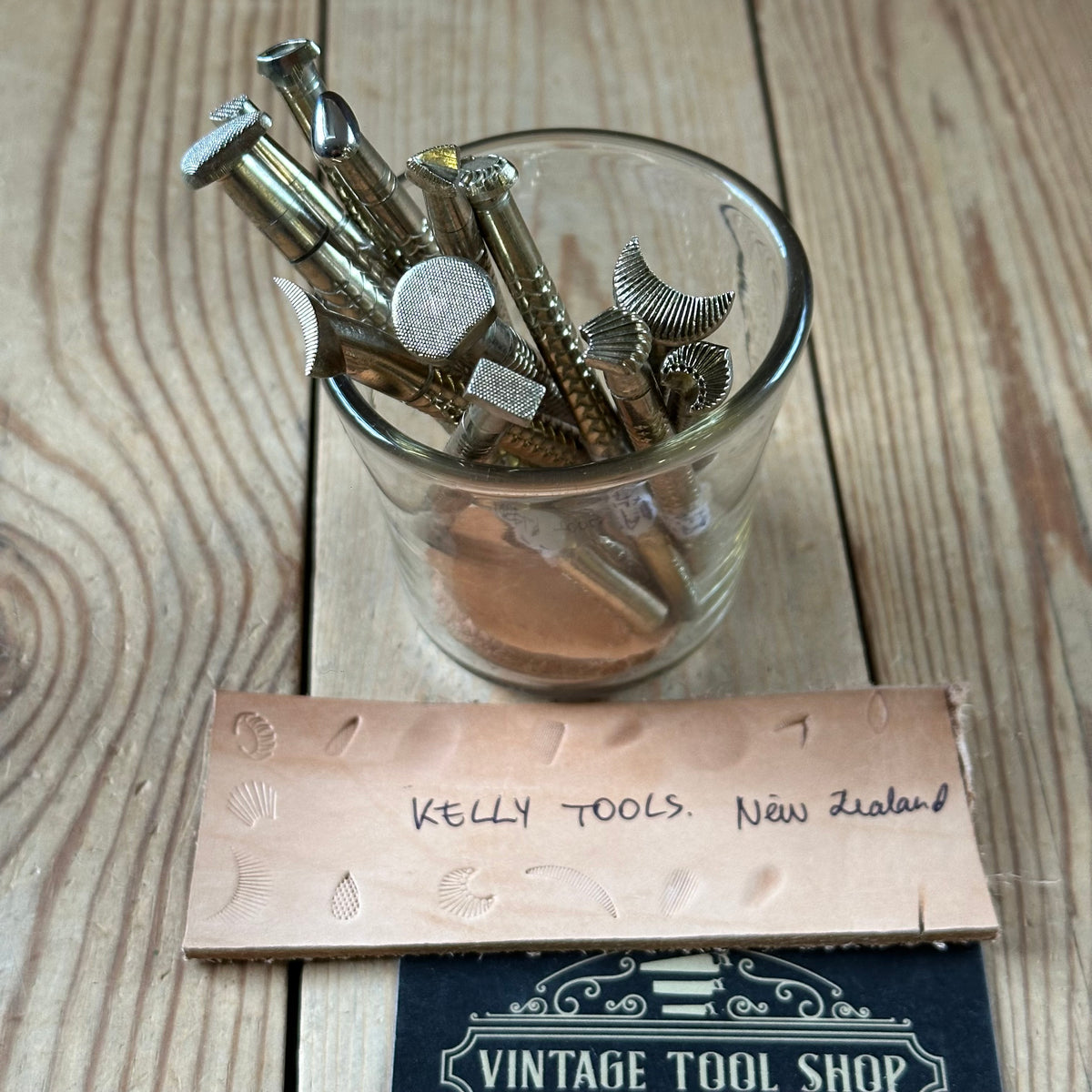 XL1-61-75 Vintage 1 x KELLY TOOLS New Zealand LEATHER STAMP or PUNCH