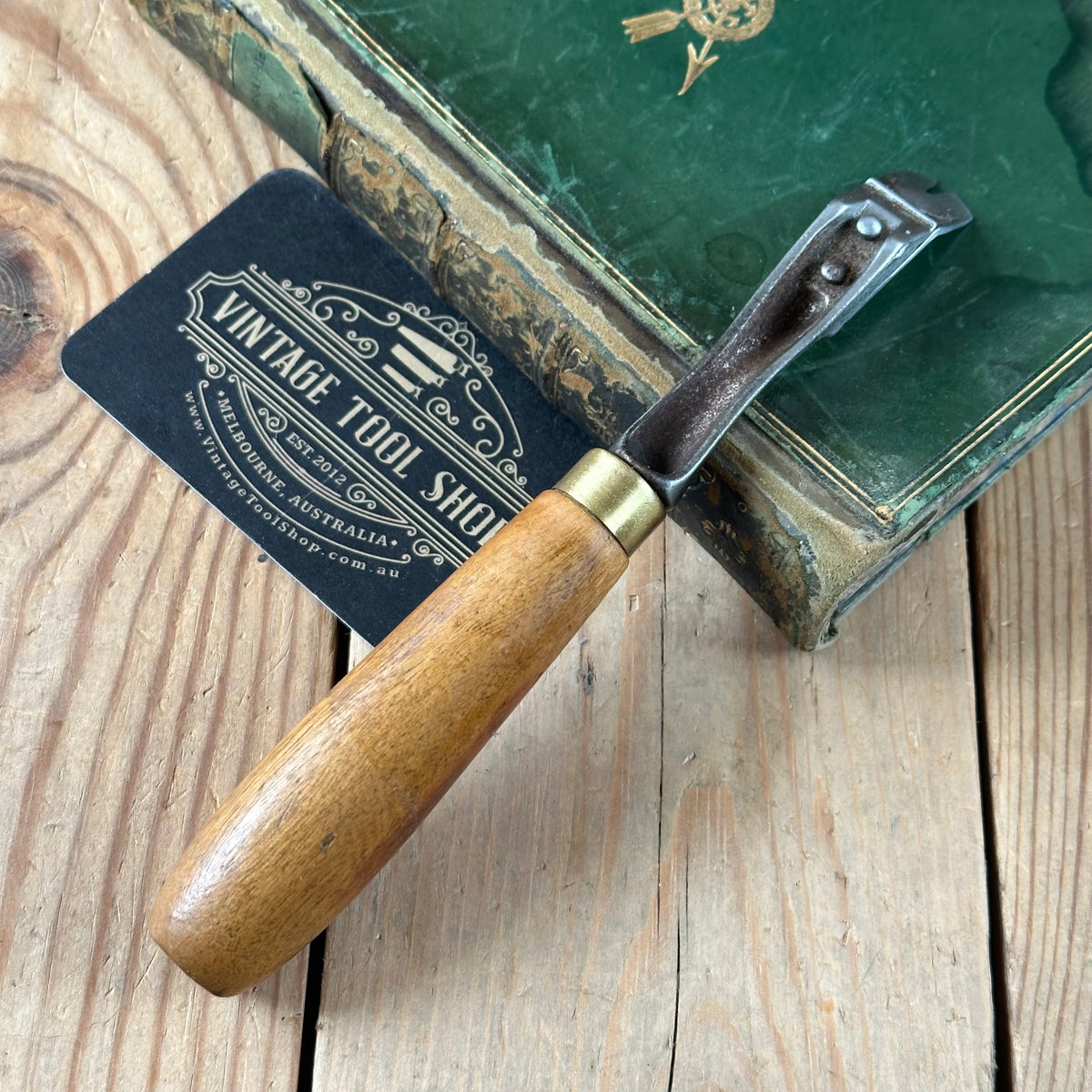 H2579 Vintage UPHOLSTERERS leatherwork TACK REMOVER tool