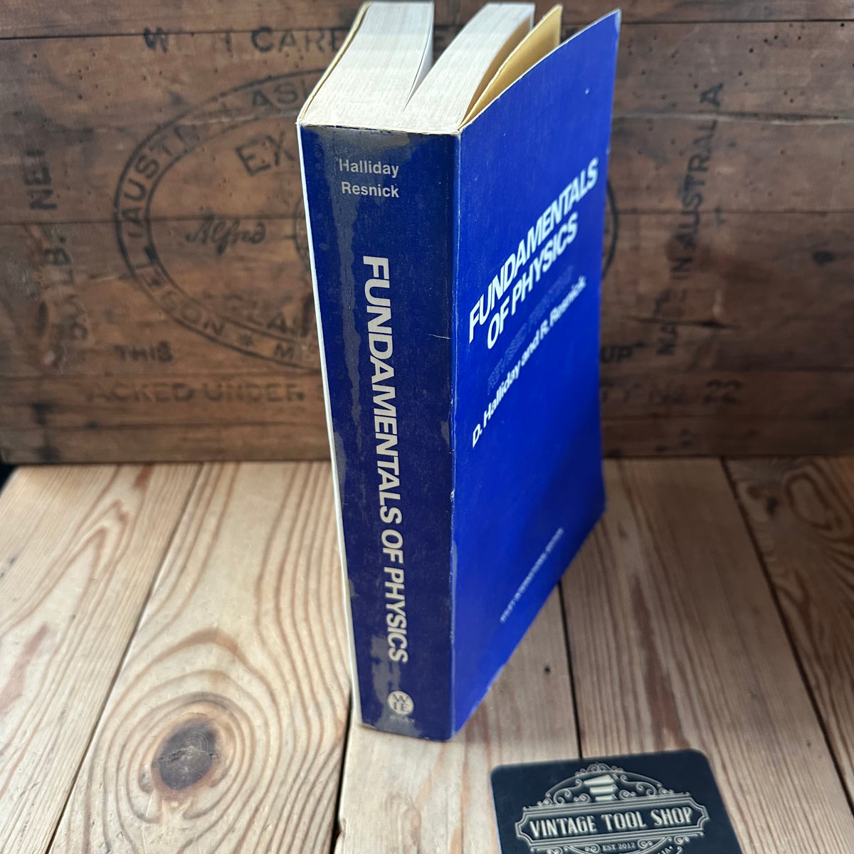 N2049 Vintage BOOK FUNDAMENTALS of PHYSICS revised printing by D.Halliday & R.Resnick