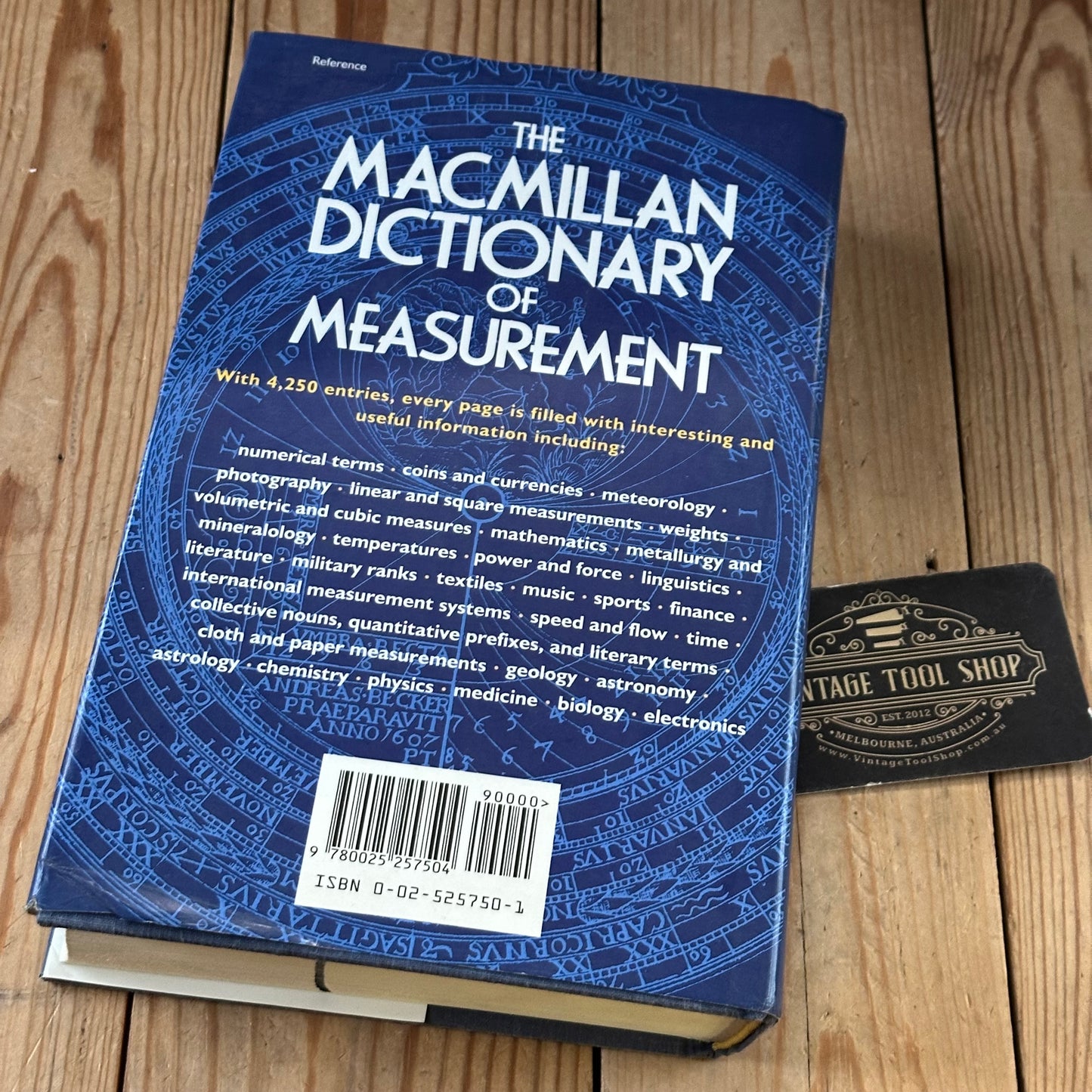 XBN112 Vintage BOOK The Macmillan DICTIONARY of MEASUREMENT by M.Darton & J.Clark