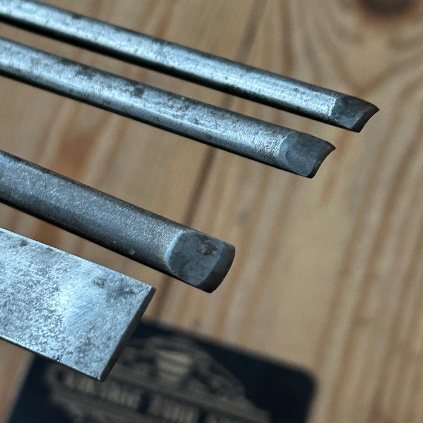 N1762 Vintage 4 x ADDIS Carving GOUGE CHISEL Set