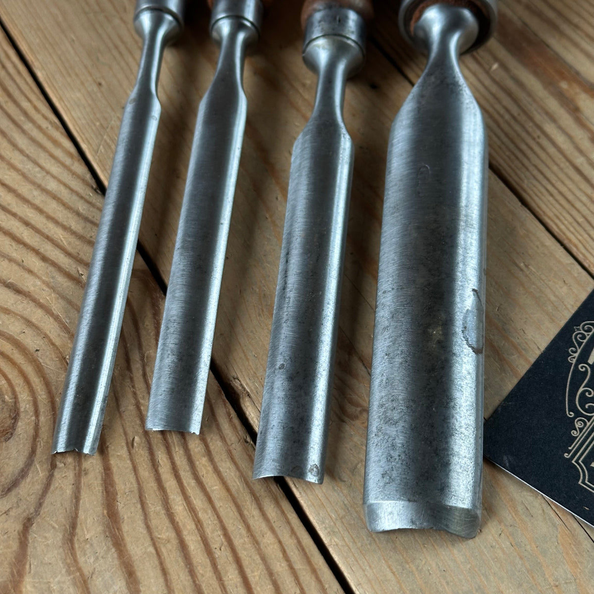 H2623 ICONIC! Vintage set of 4 x TITAN AUSTRALIA Gouge CHISELS