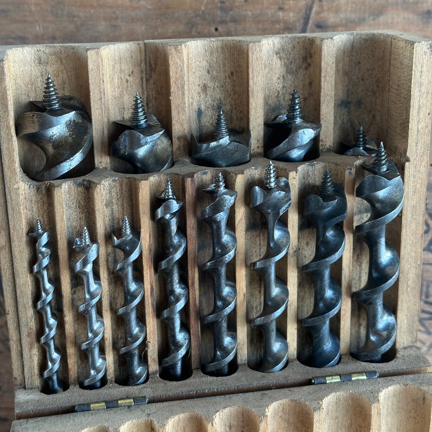 H1913 Vintage BOXED Set of 13 x IRWIN / Solid Center PATTERN wood drill BITS brace auger BIT set