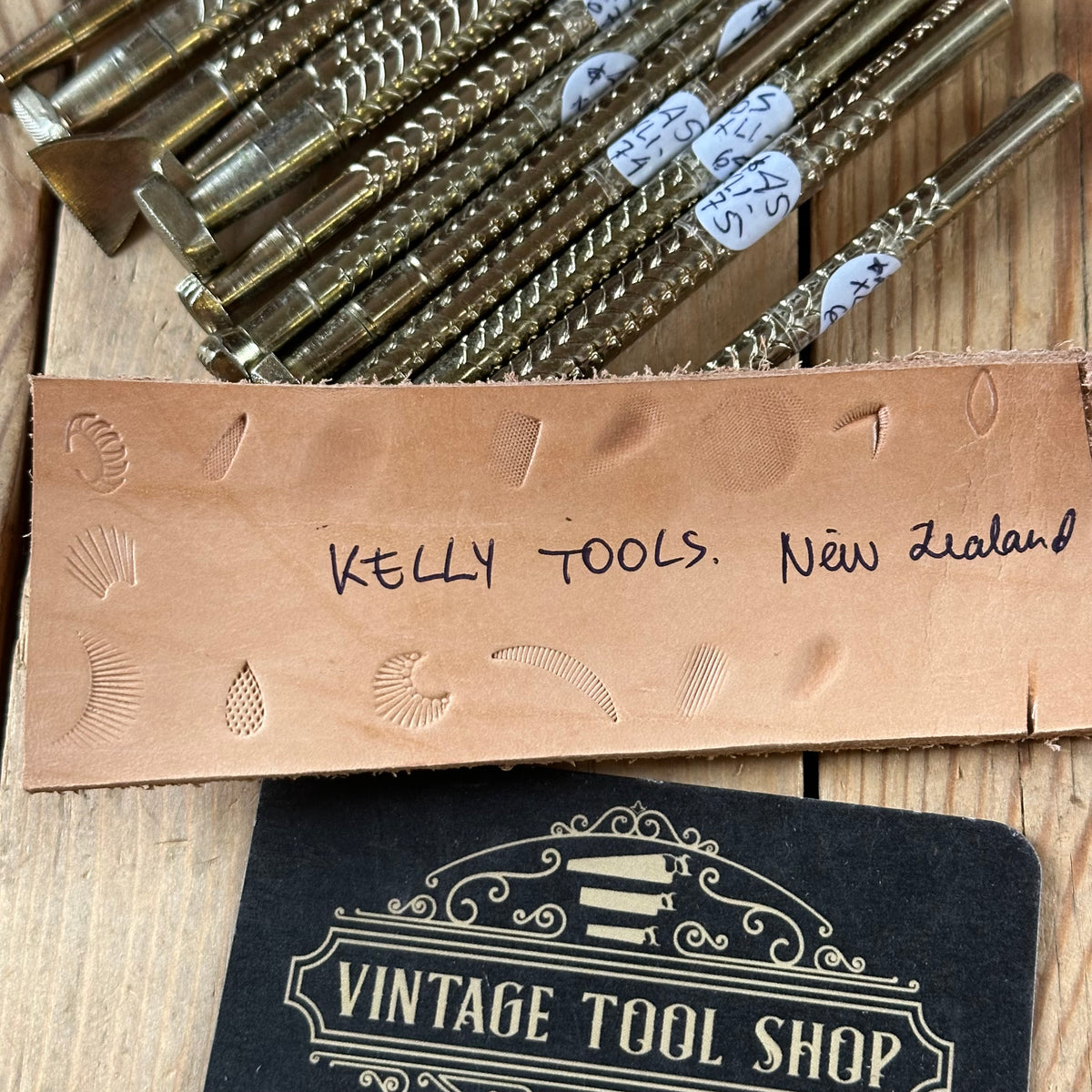 XL1-61-75 Vintage 1 x KELLY TOOLS New Zealand LEATHER STAMP or PUNCH