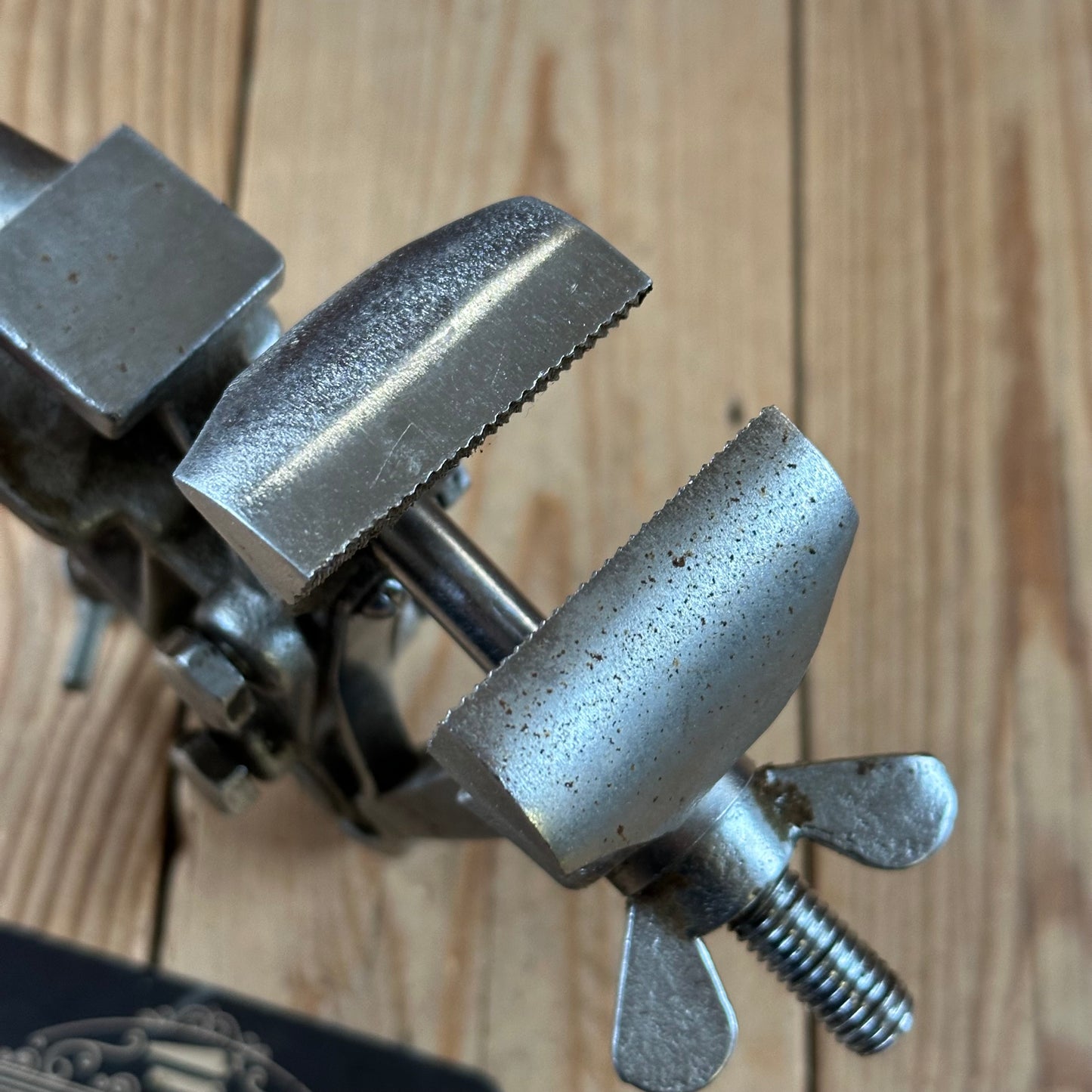 N1781 HANDY! Vintage small BENCH VICE & anvil