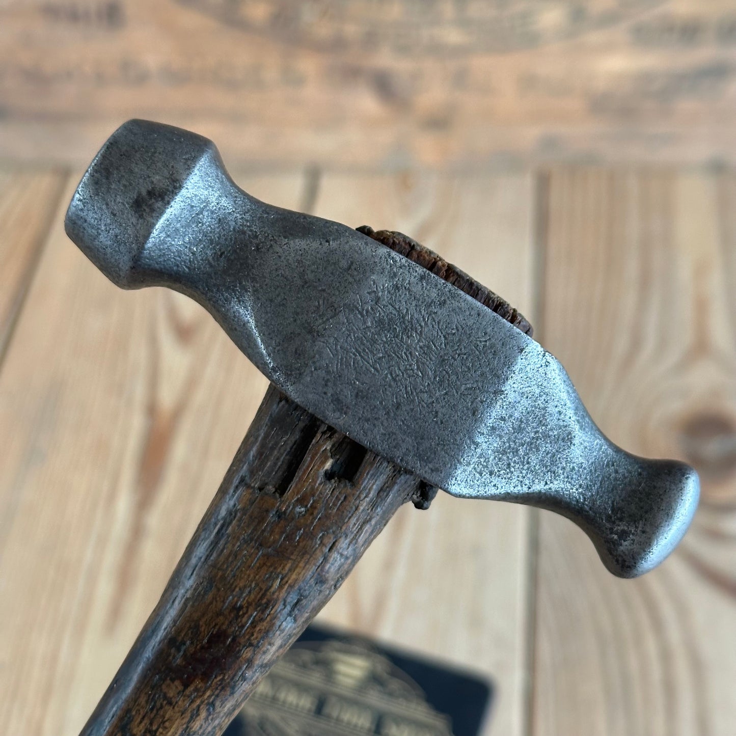 D1866 UNUSUAL! Vintage metalworking JEWELLERS Ball peen HAMMER