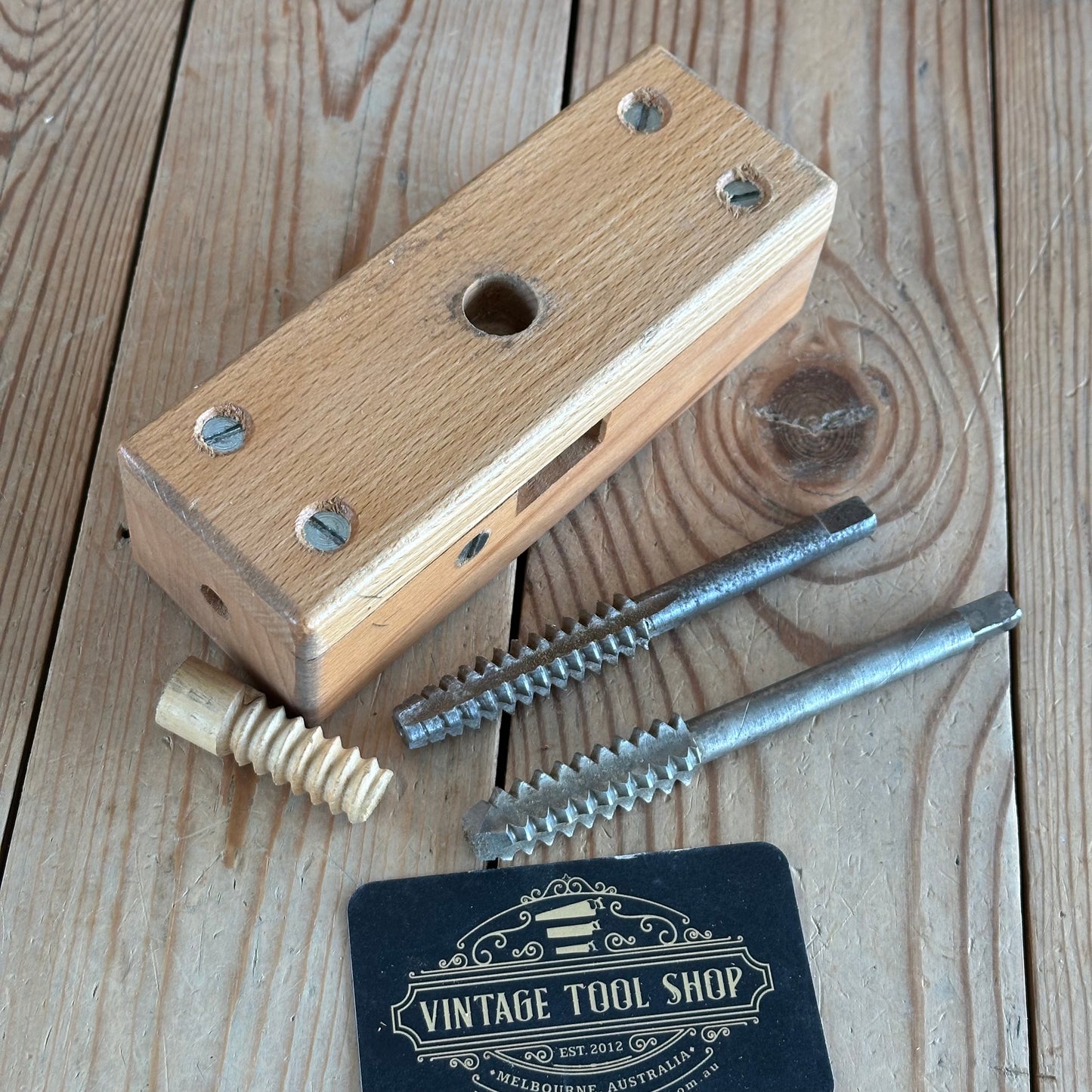 SOLD. H2146 Vintage SARJENT’S England 5/8” 14mm WOODEN SCREW Thread Box CUTTER