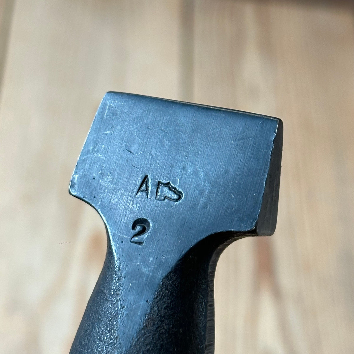 H2540 Vintage GEORGE BARNSLEY No:2 cobblers closing hammer