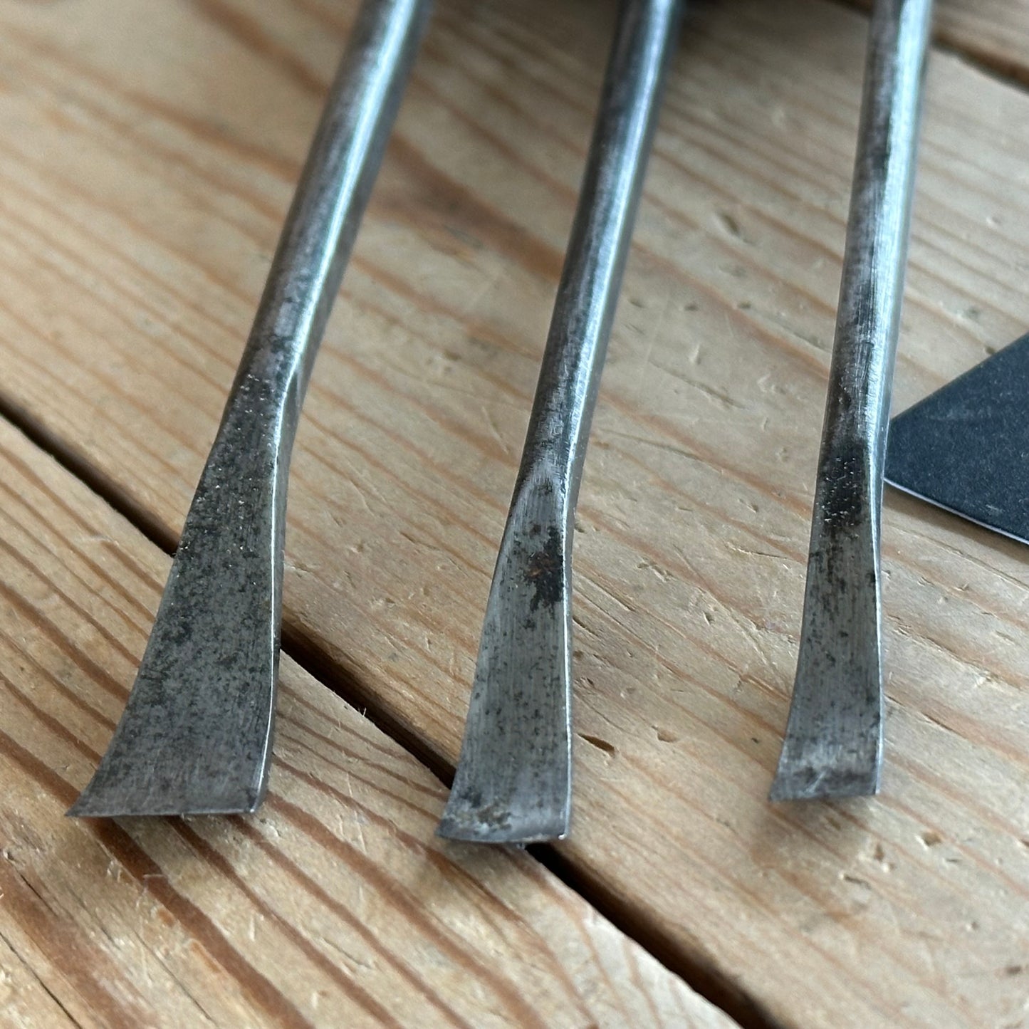 D1915 COOL! Vintage set of 3 x  Bent Fishtail Carving CHISELS