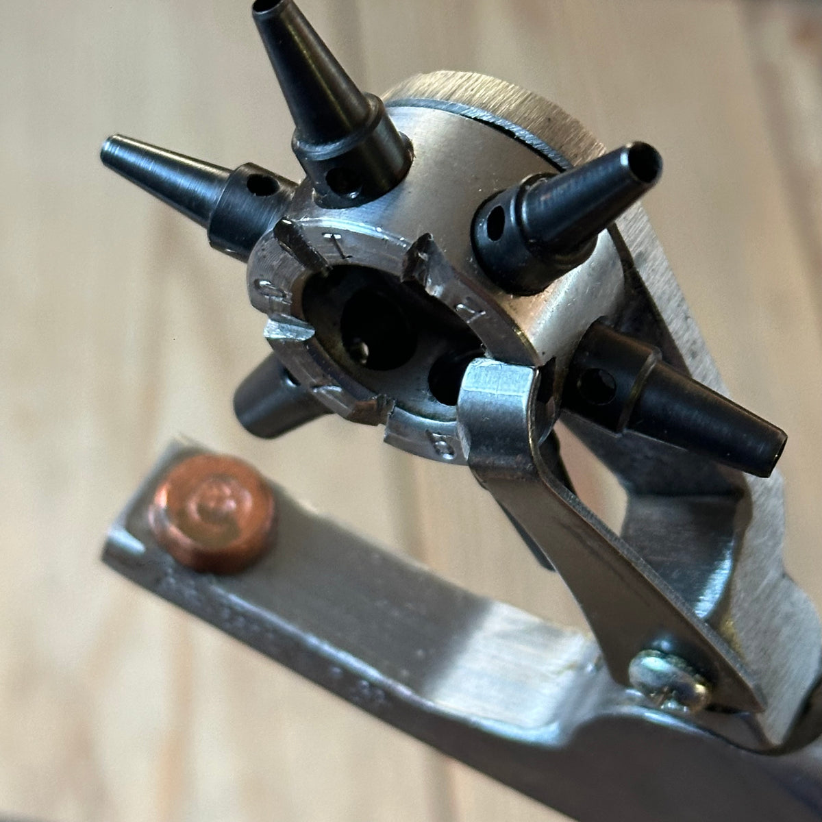 H2543 TIDY! Vintage LEATHER PUNCH Osborne USA