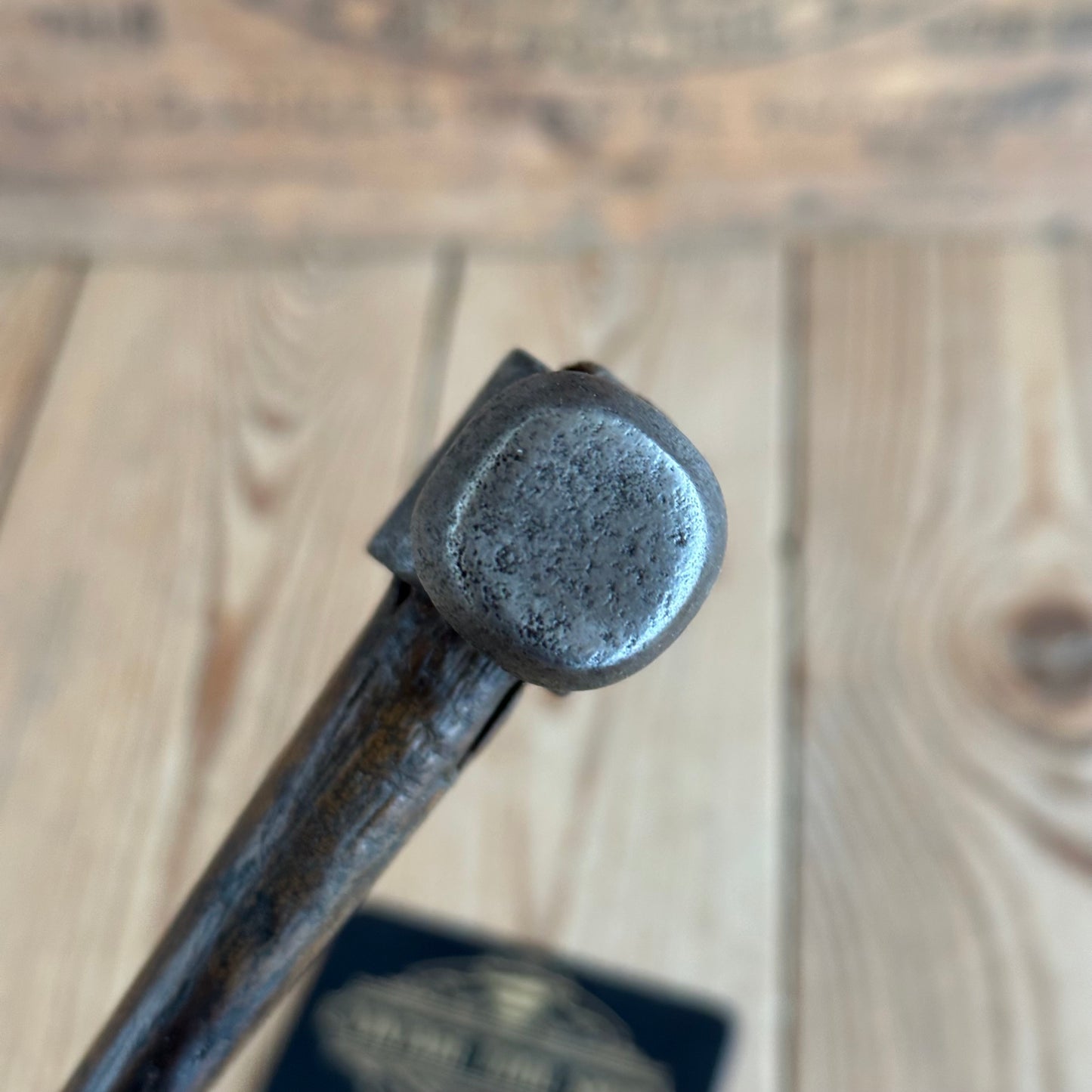 D1866 UNUSUAL! Vintage metalworking JEWELLERS Ball peen HAMMER