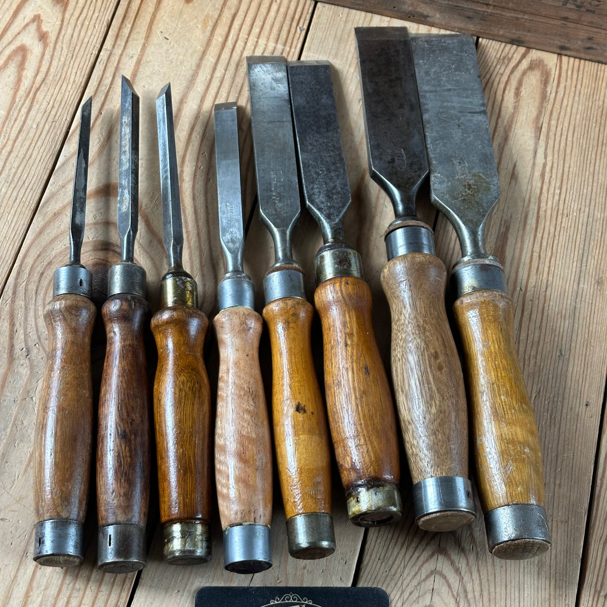 N1818 Vintage set of 8 x TITAN AUSTRALIA No:101 Registered Firmer CHISELS