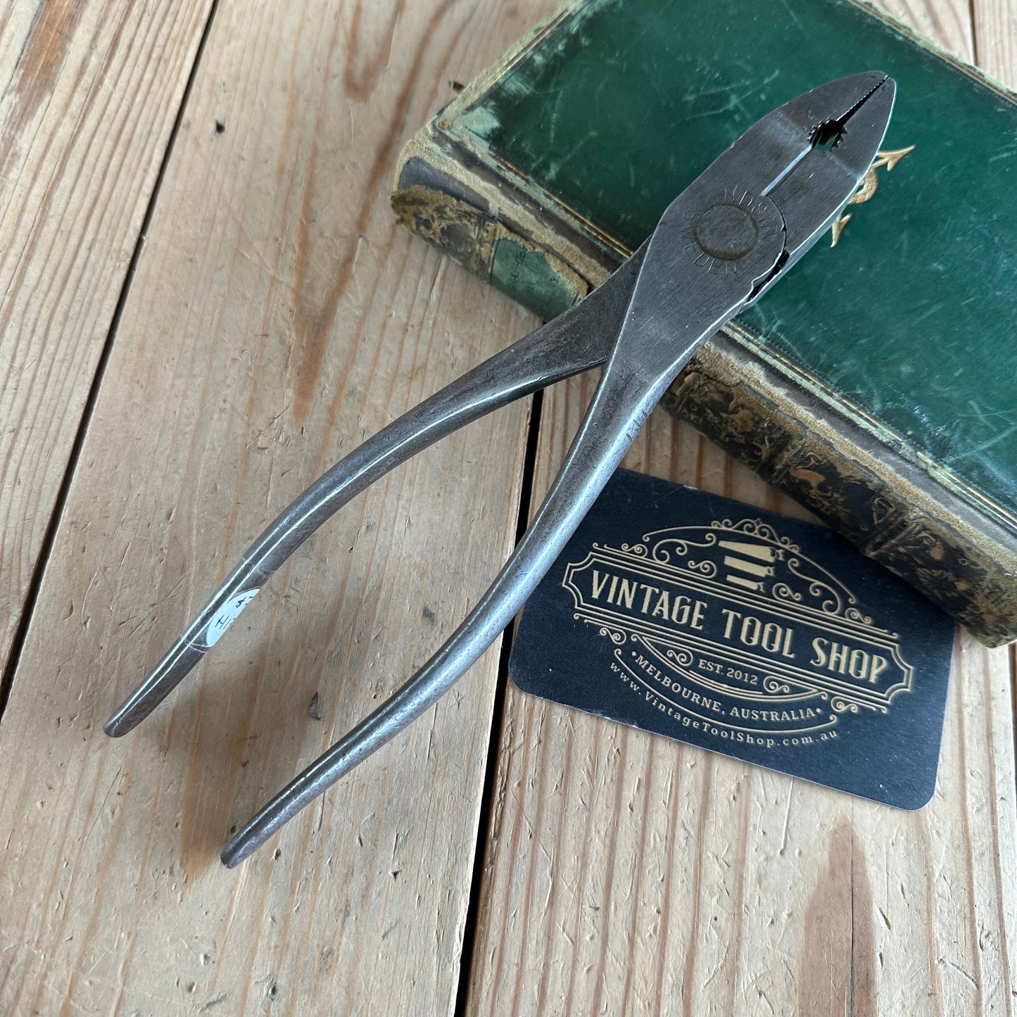 H1774 Vintage Lindström Sweden PLIERS