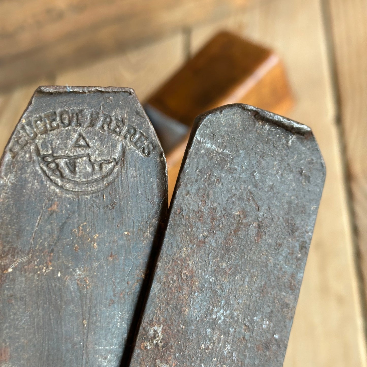 Y1502 OLD! Antique FRENCH smoothing PLANE with cool BALLOON shaped escapement