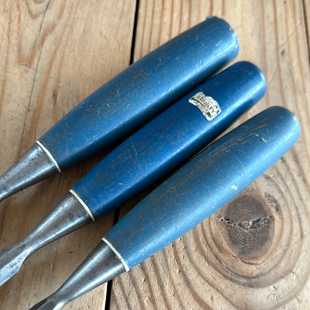 D765 Vintage STANLEY 3 x beveled CHISELS