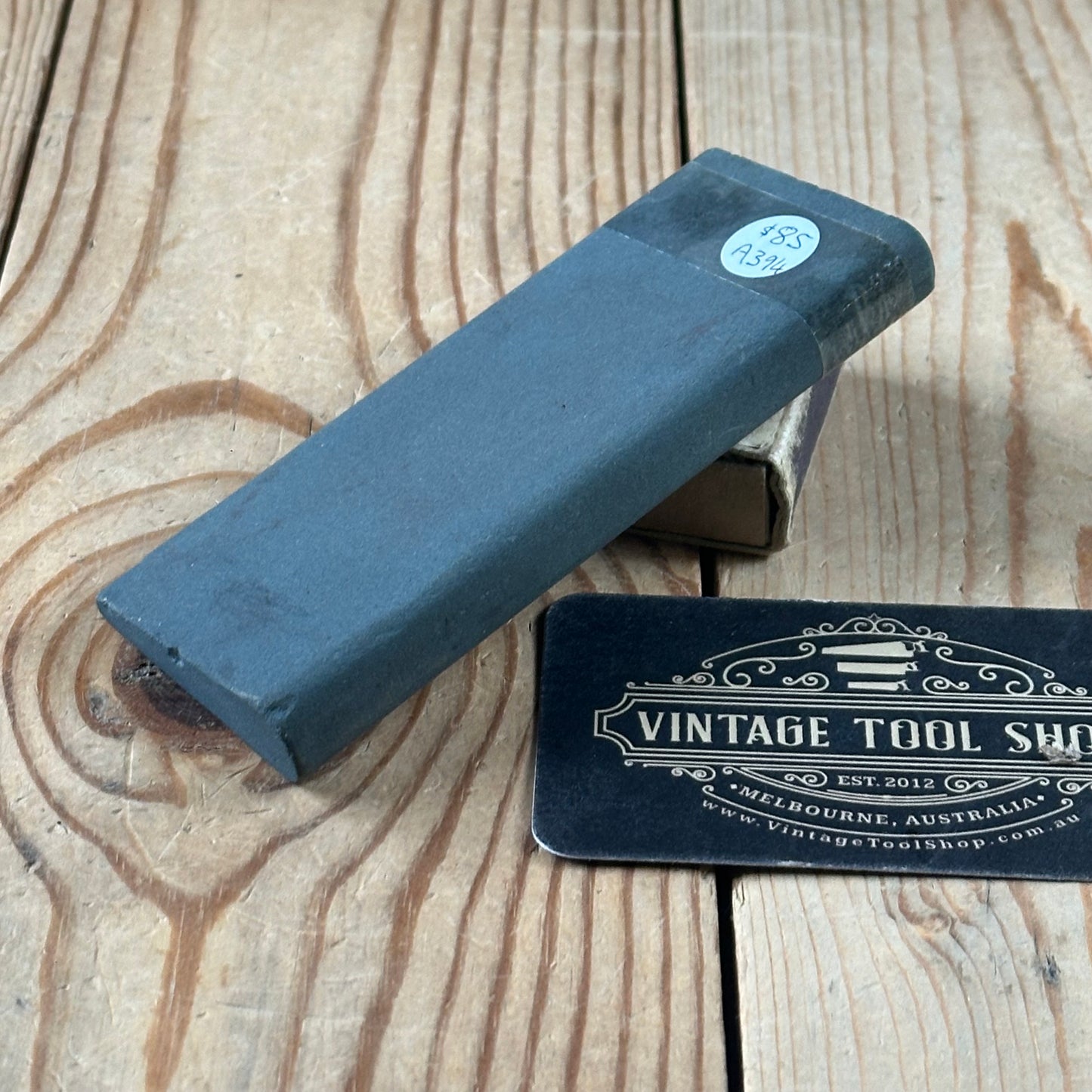 A394 Vintage FINE Carborundum SLIP STONE for gouges sharpening oilstone