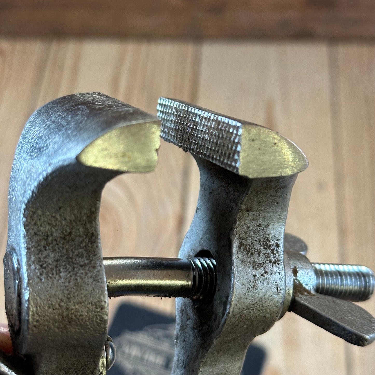 N1781 HANDY! Vintage small BENCH VICE & anvil
