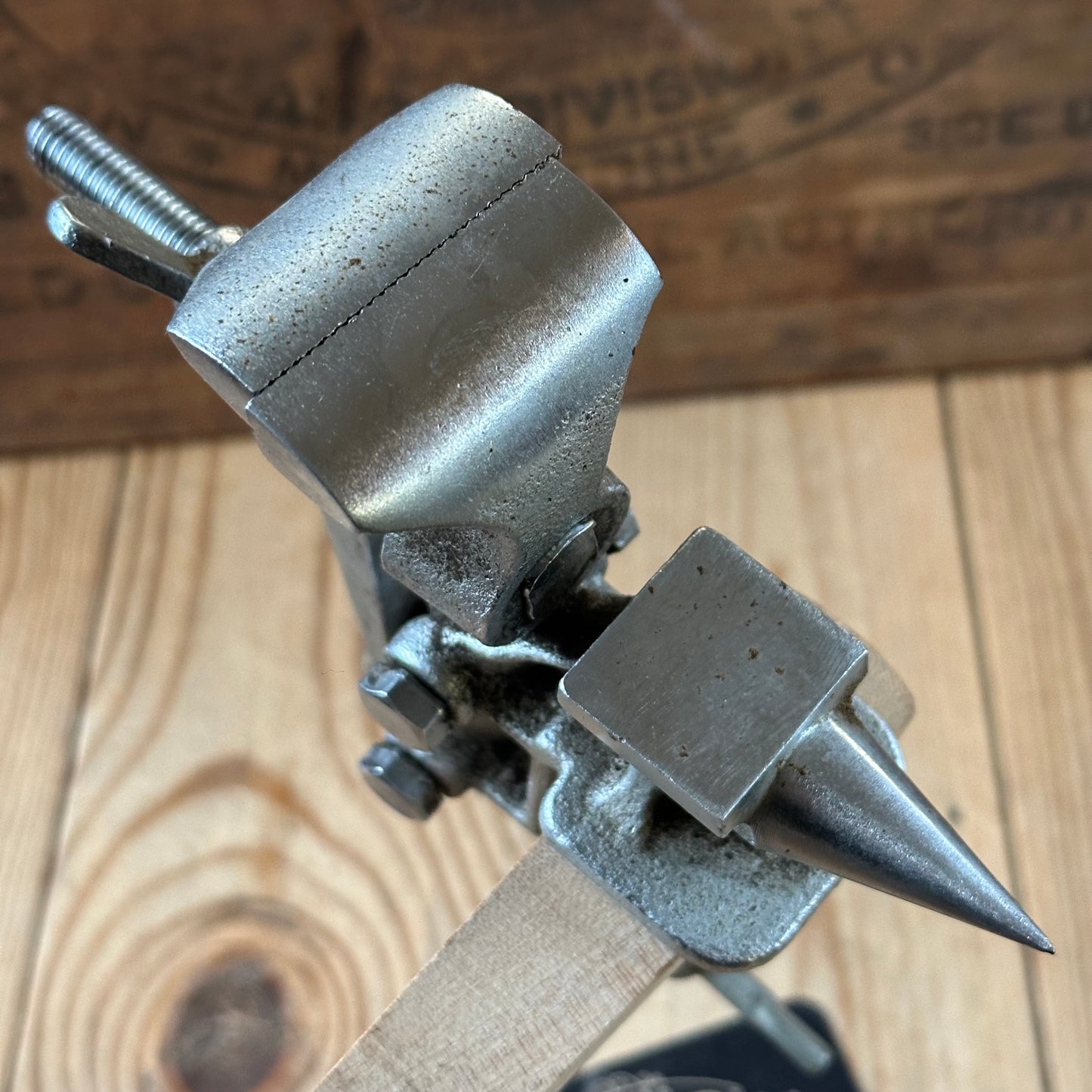 N1781 HANDY! Vintage small BENCH VICE & anvil