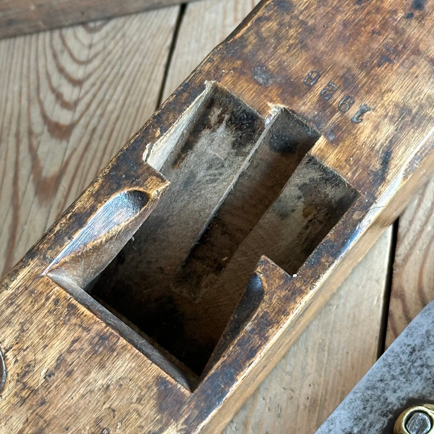 N1906 COOL! Antique French wooden ROMAN Style PLANE