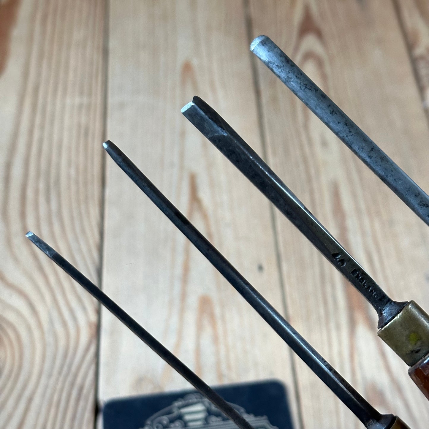N1761 Vintage 4 x ADDIS Carving CHISEL Set curved v-gouge