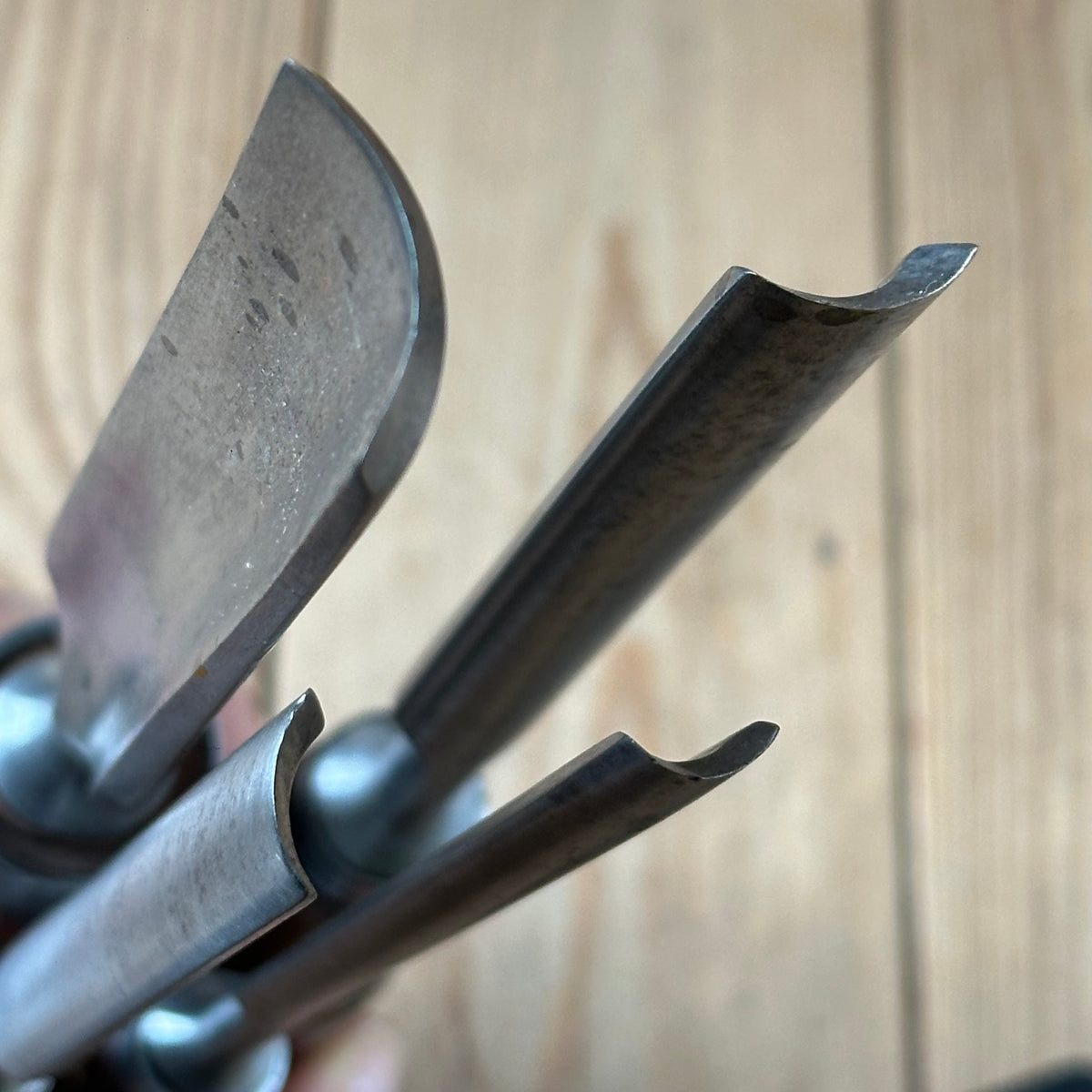 H2623 ICONIC! Vintage set of 4 x TITAN AUSTRALIA Gouge CHISELS