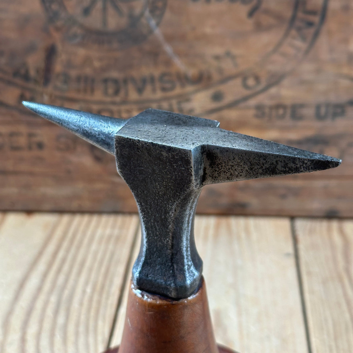 Y1301 CUTE! Antique small French JEWELLERS metalworking ANVIL on a wooden base