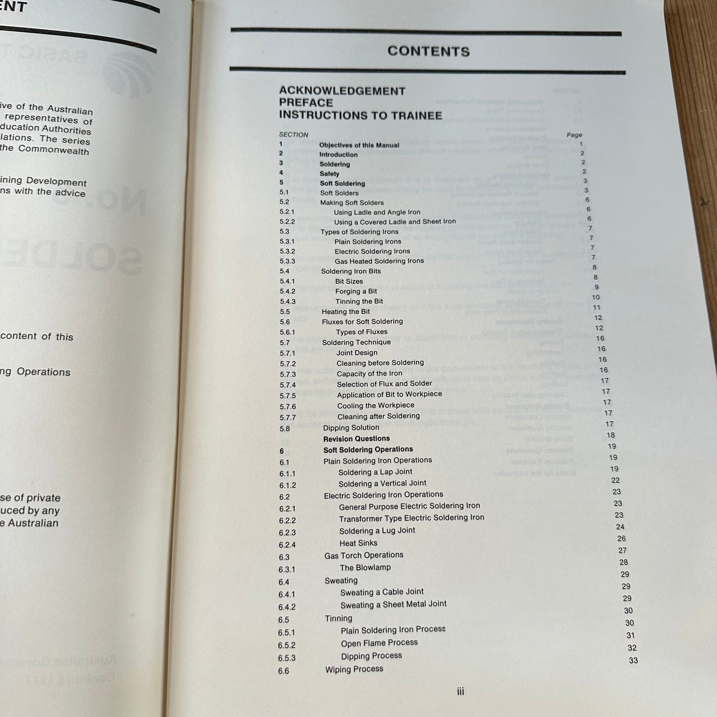 XBN190 Vintage 1977 No.5 BOOK BASIC TRADE MANUAL on SOLDERING by the Department of Employment & Youth Affairs
