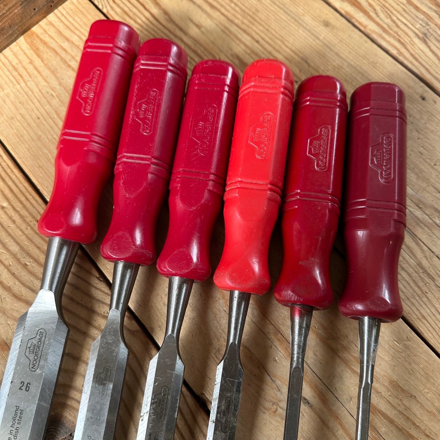 N1817 AWESOME! Vintage set of 6 NOOITGEDAGT Holland red resin handle BEVEL CHISELS