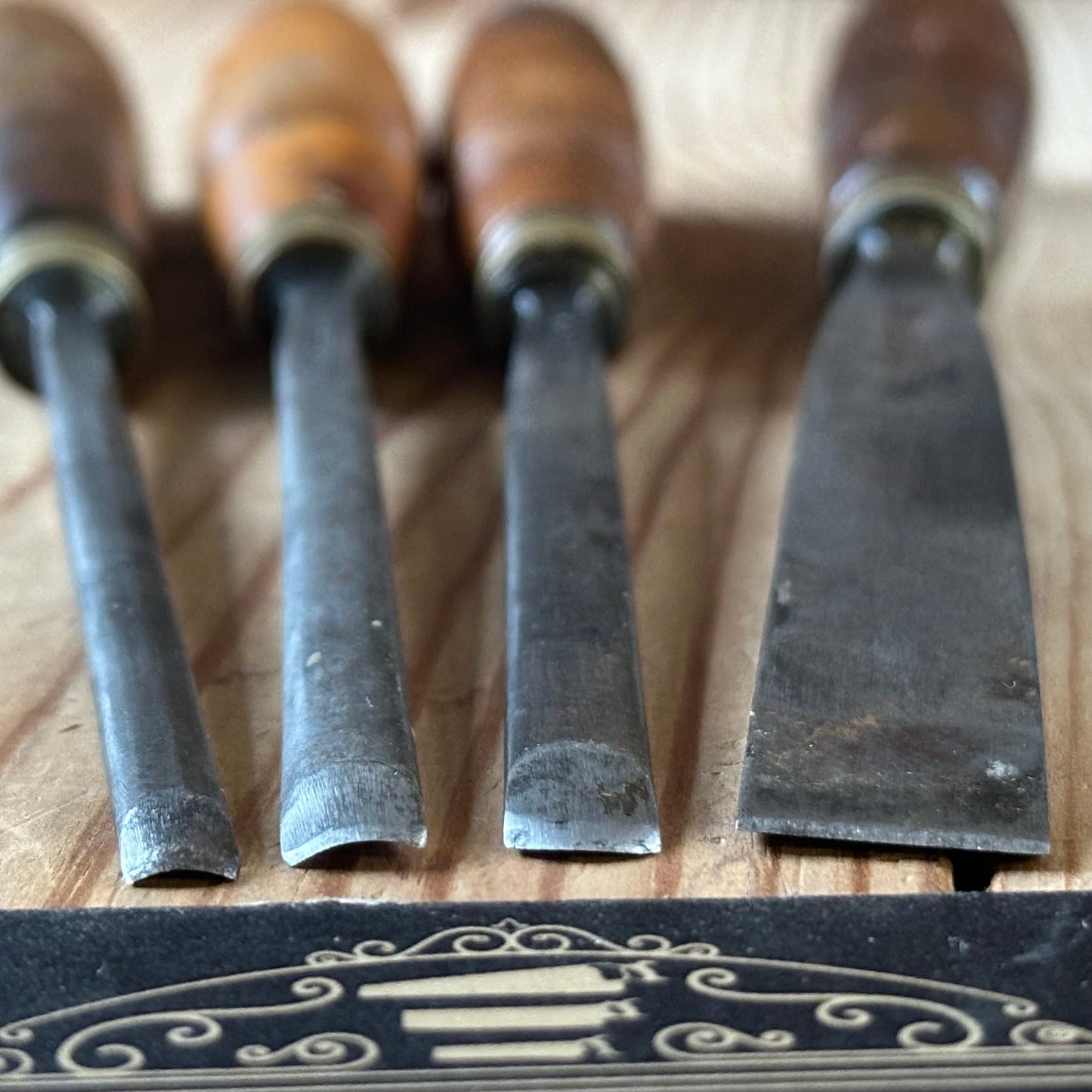 N1762 Vintage 4 x ADDIS Carving GOUGE CHISEL Set