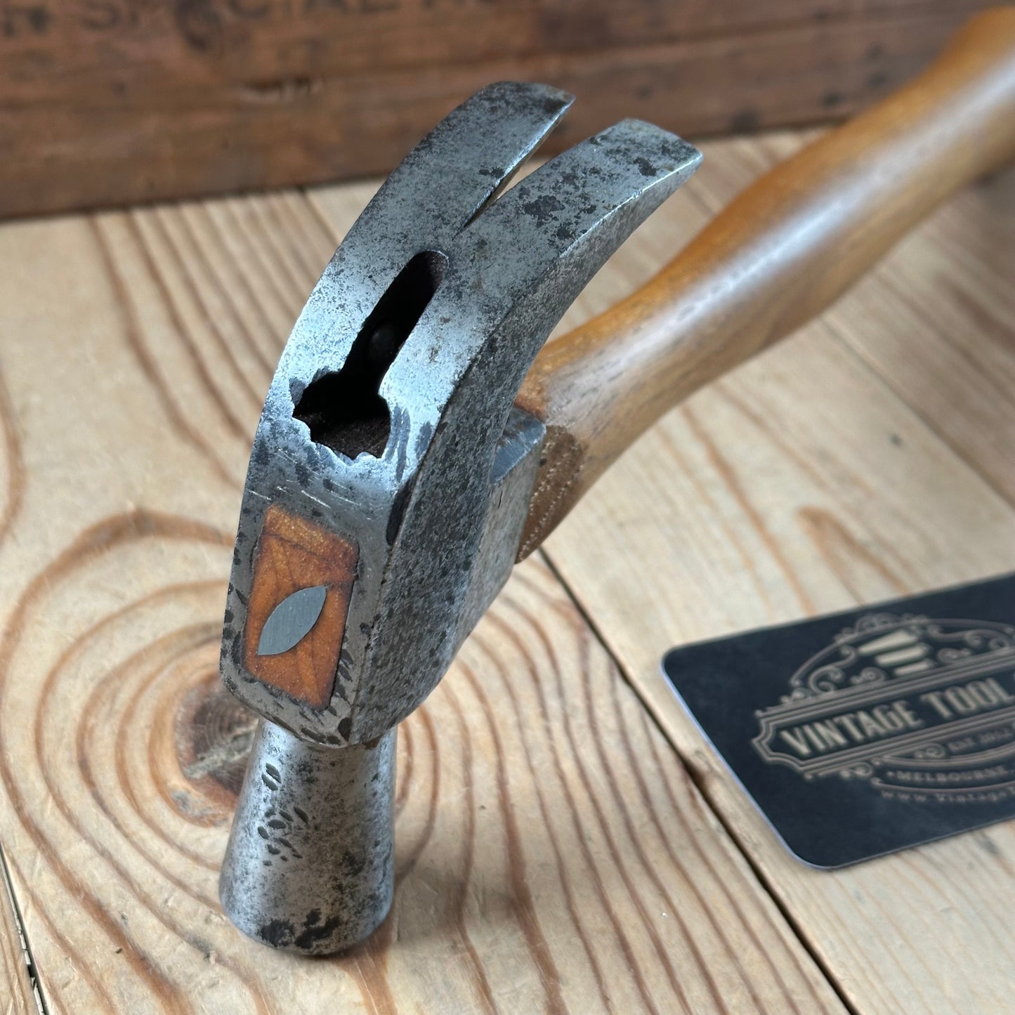 H2513 Vintage Henry CHENEY USA nail holder carpenters HAMMER