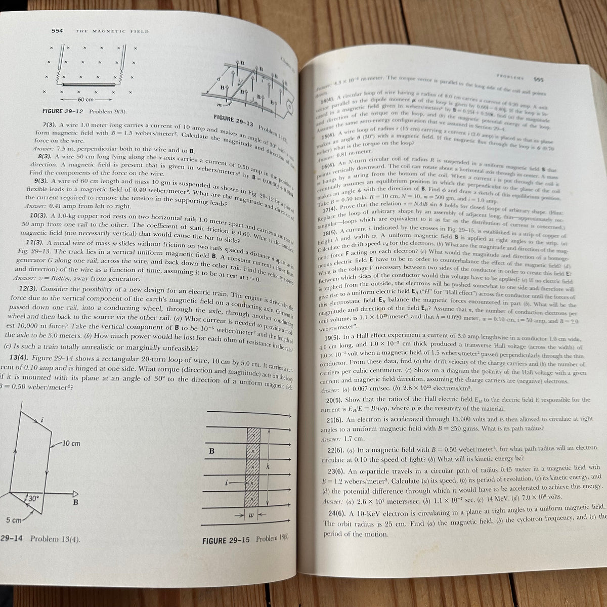 N2049 Vintage BOOK FUNDAMENTALS of PHYSICS revised printing by D.Halliday & R.Resnick