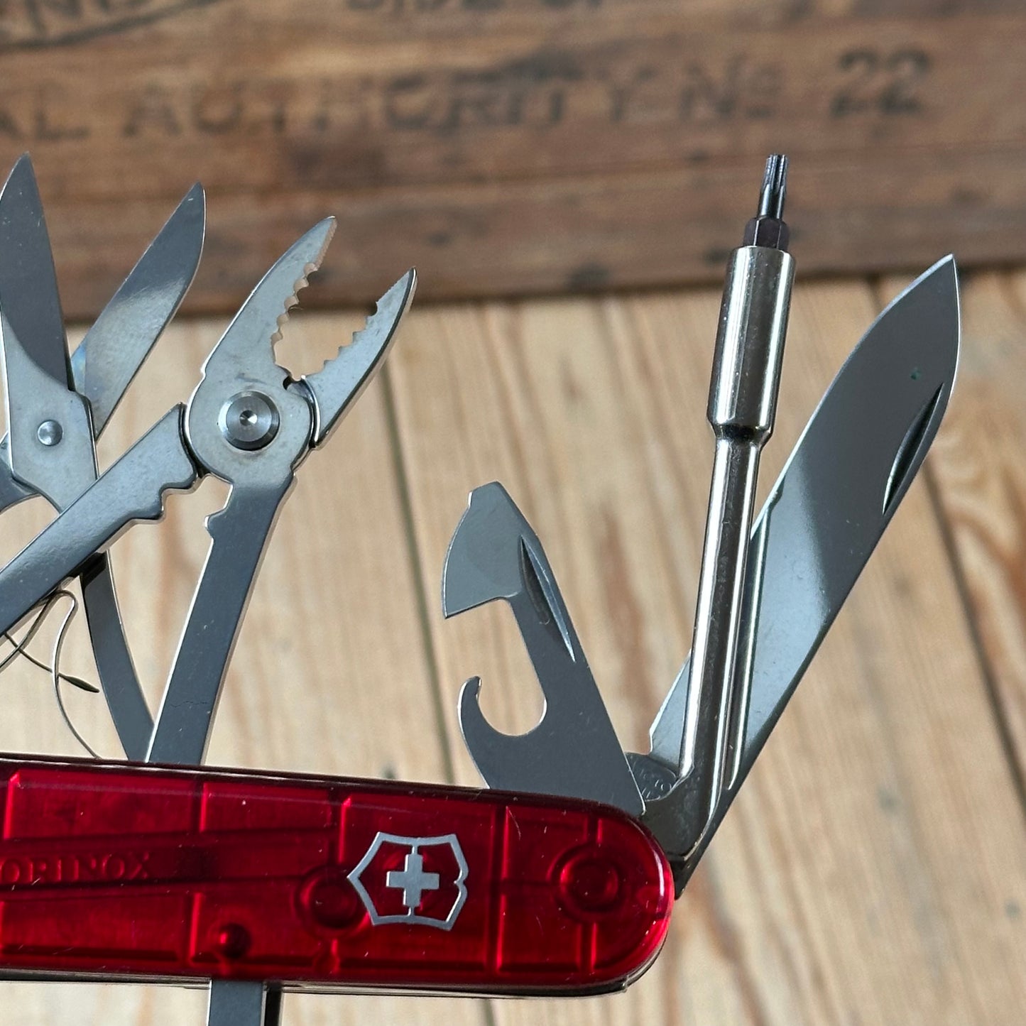 K54 NEW! Victorinox CYBERTOOL Medium SWISS ARMY KNIFE Victorinox