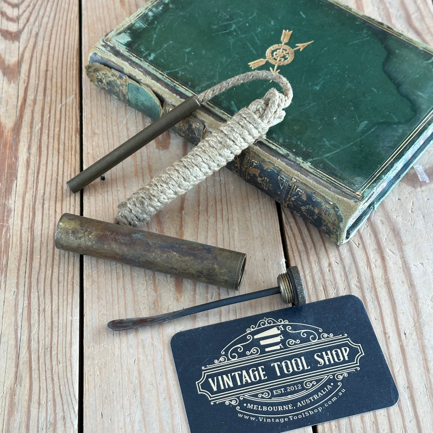 SOLD. H2257 Vintage WW1 SMLE Pull through and oil flask