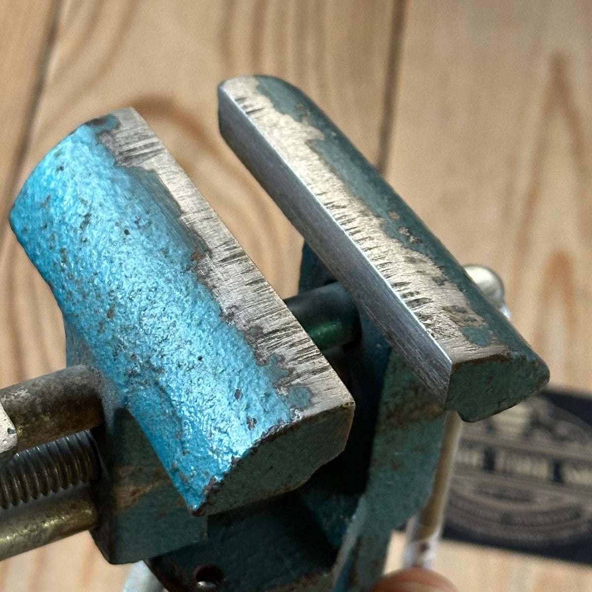 H2323 HANDY! Vintage small BENCH VICE & anvil