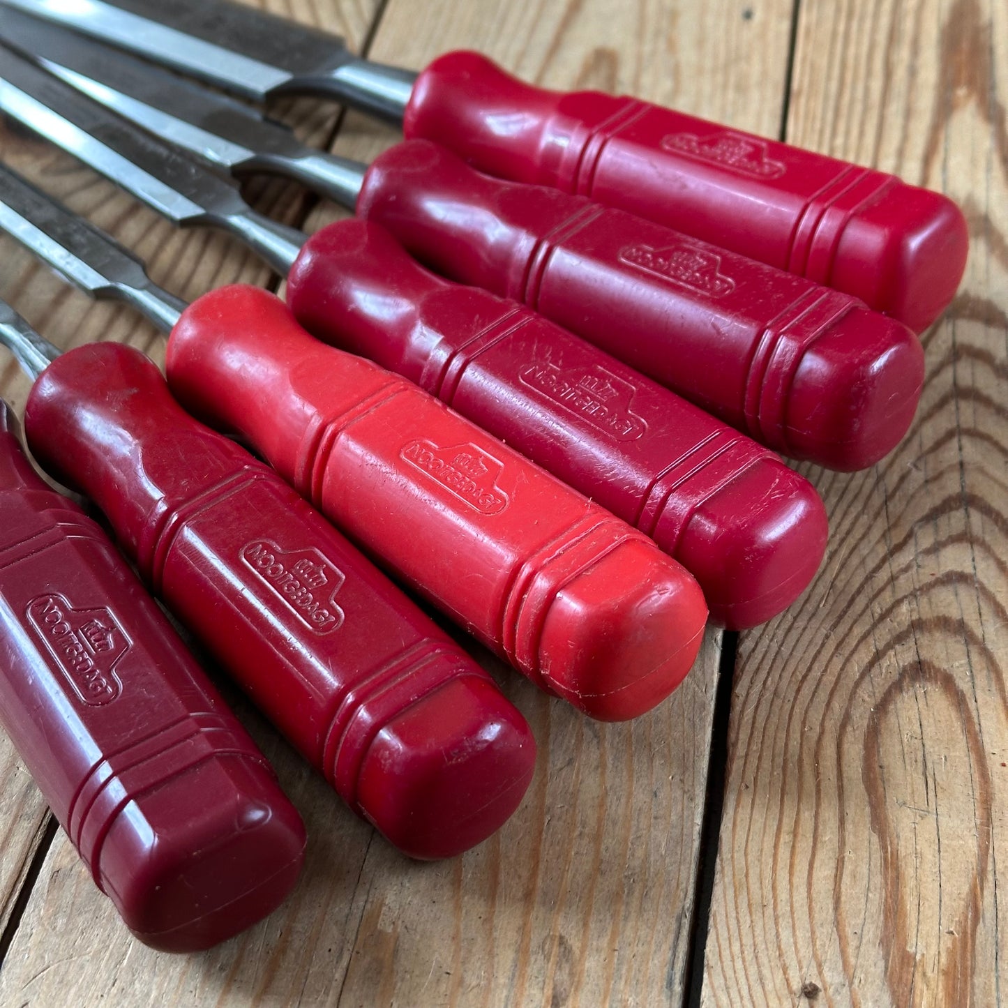 N1817 AWESOME! Vintage set of 6 NOOITGEDAGT Holland red resin handle BEVEL CHISELS