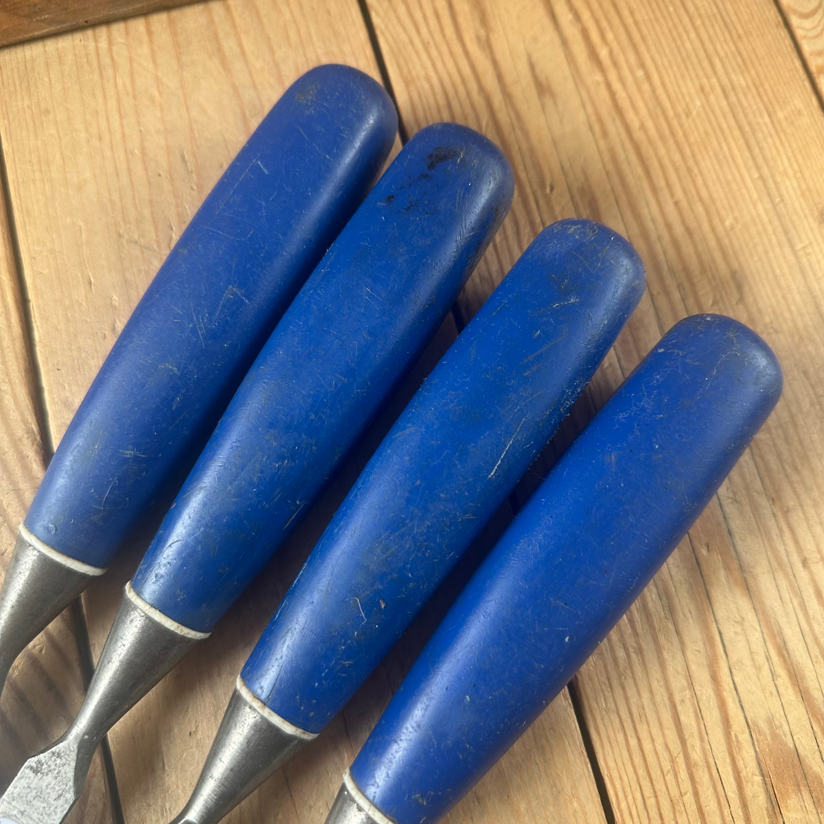 H2643 Vintage Set of 4 x MARPLES Bevelled CHISELS