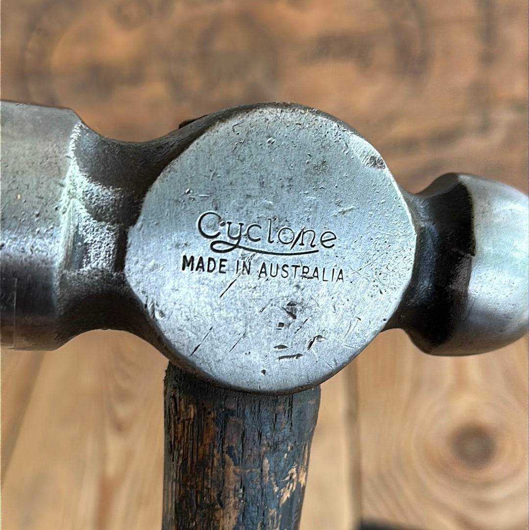 H1086 Vintage CYCLONE Australia Larger 900g BALL PEEN Hammer
