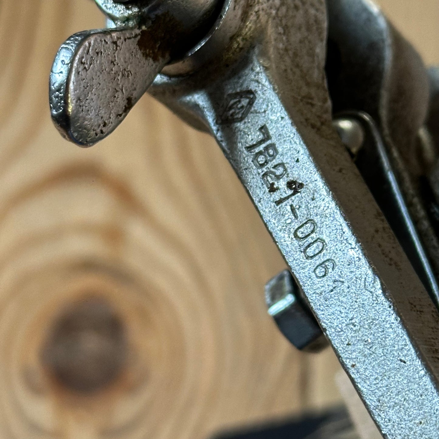 N1781 HANDY! Vintage small BENCH VICE & anvil
