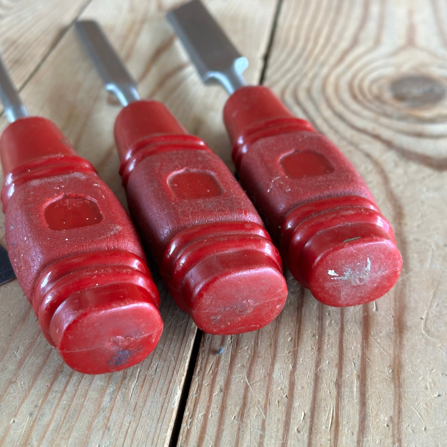 H1314 Vintage set of 3 red resin handle BEVEL CHISELS