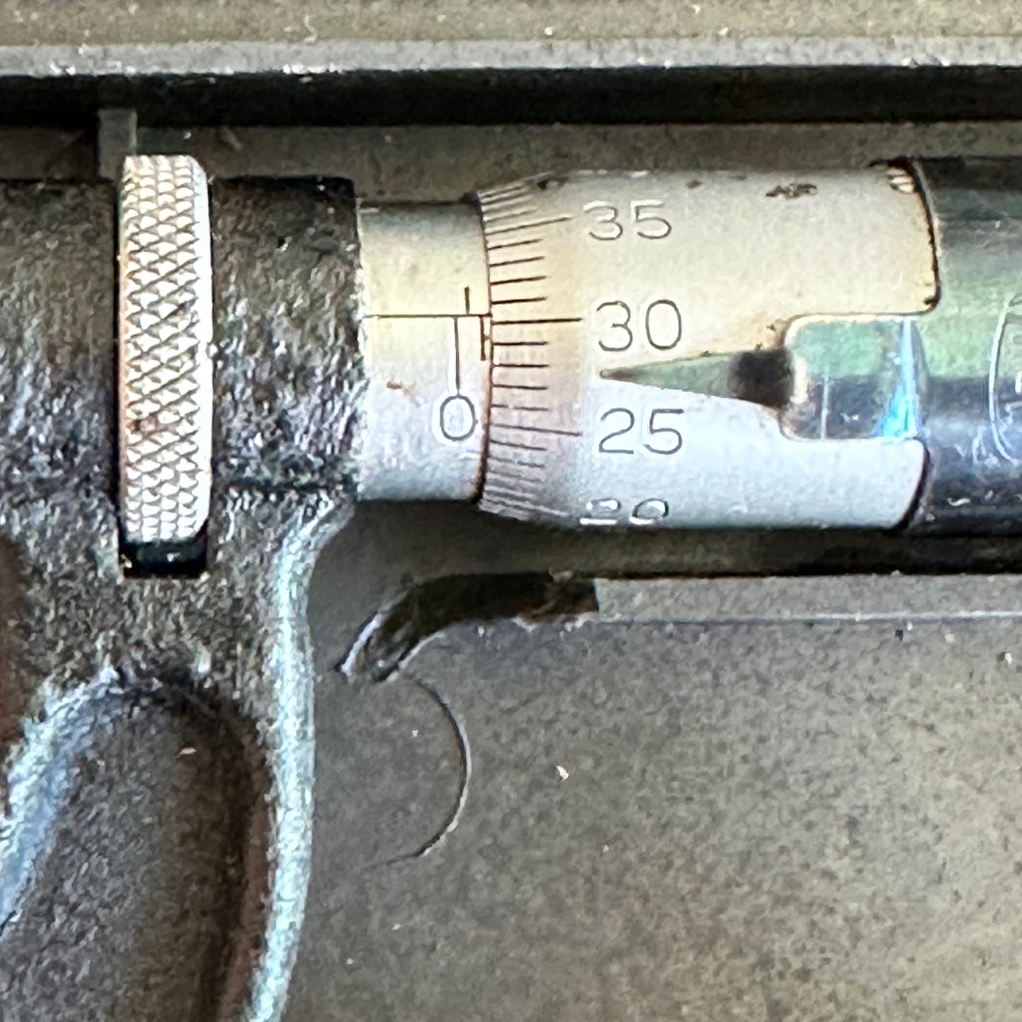 H1623 Vintage METRIC MICROMETER No:965m by MOORE & WRIGHT England