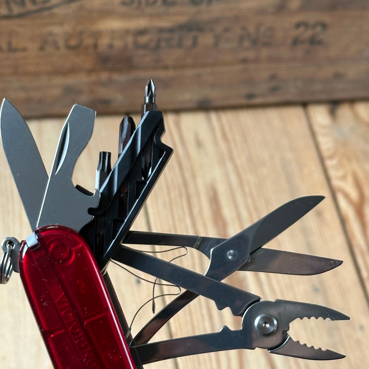 K54 NEW! Victorinox CYBERTOOL Medium SWISS ARMY KNIFE Victorinox