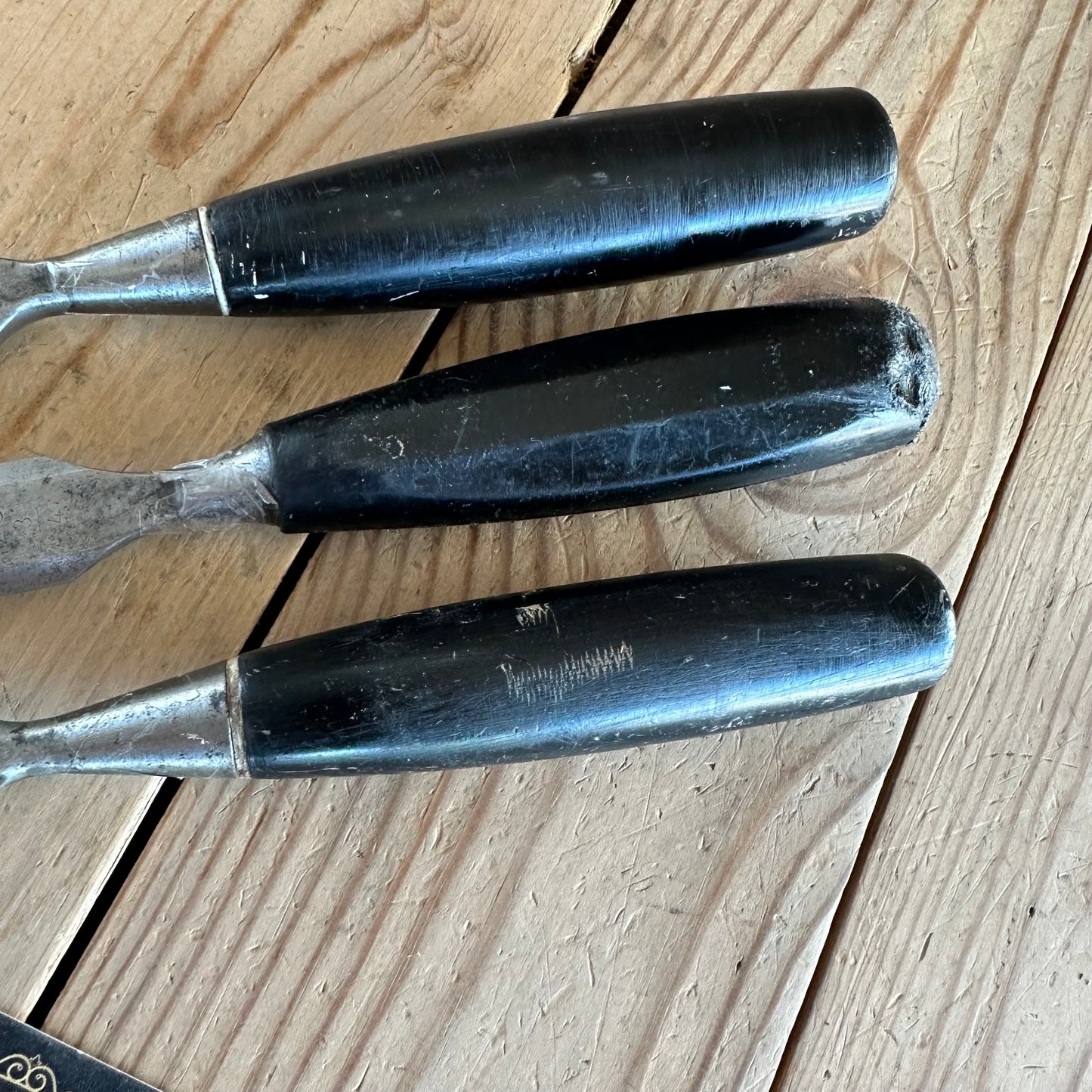 D762 Vintage set of 3 black resin handle BEVEL CHISELS