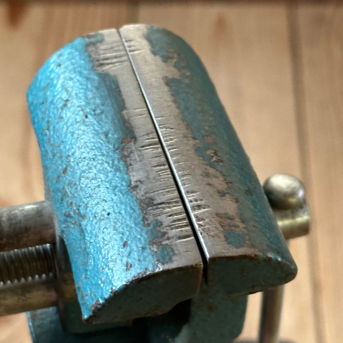 H2323 HANDY! Vintage small BENCH VICE & anvil