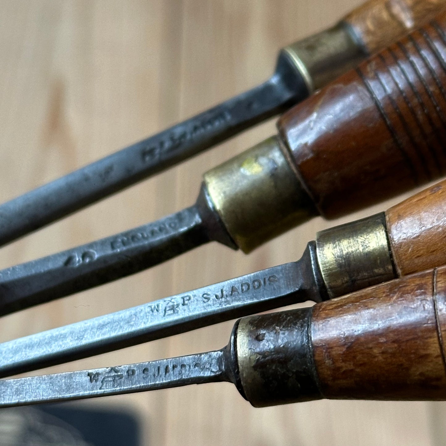 N1761 Vintage 4 x ADDIS Carving CHISEL Set curved v-gouge