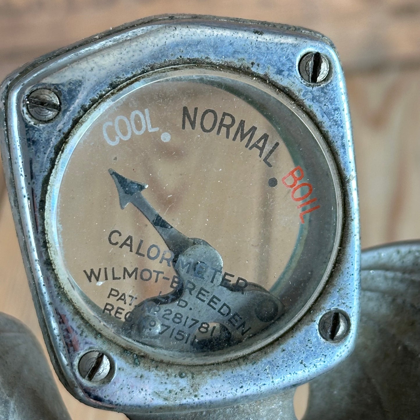 SOLD. VD985 Vintage 1920s-1930s WILMOT BREEDEN “CALORMETER” CAR HOOD winged radiator temperature gauge display item