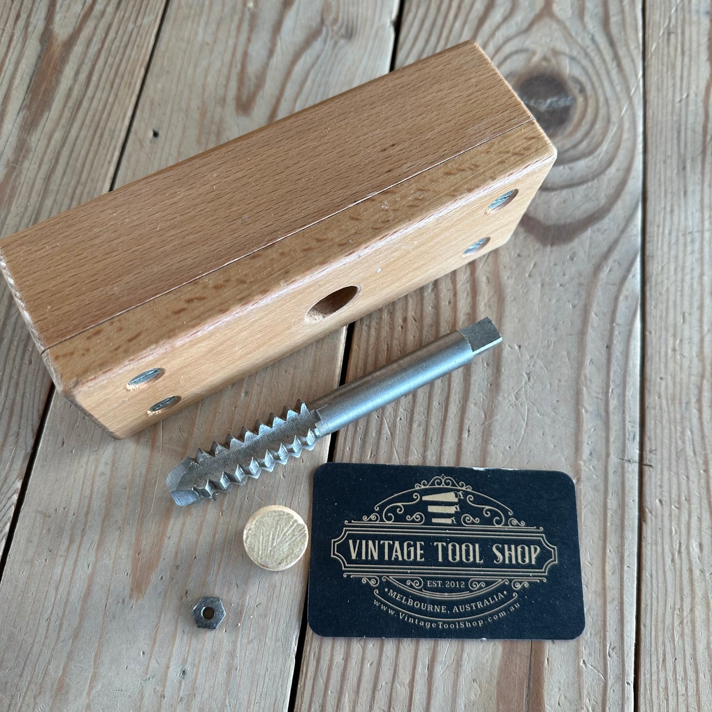 SOLD. H2145 Vintage SARJENT’S England 3/4” 19mm WOODEN SCREW Thread Box CUTTER