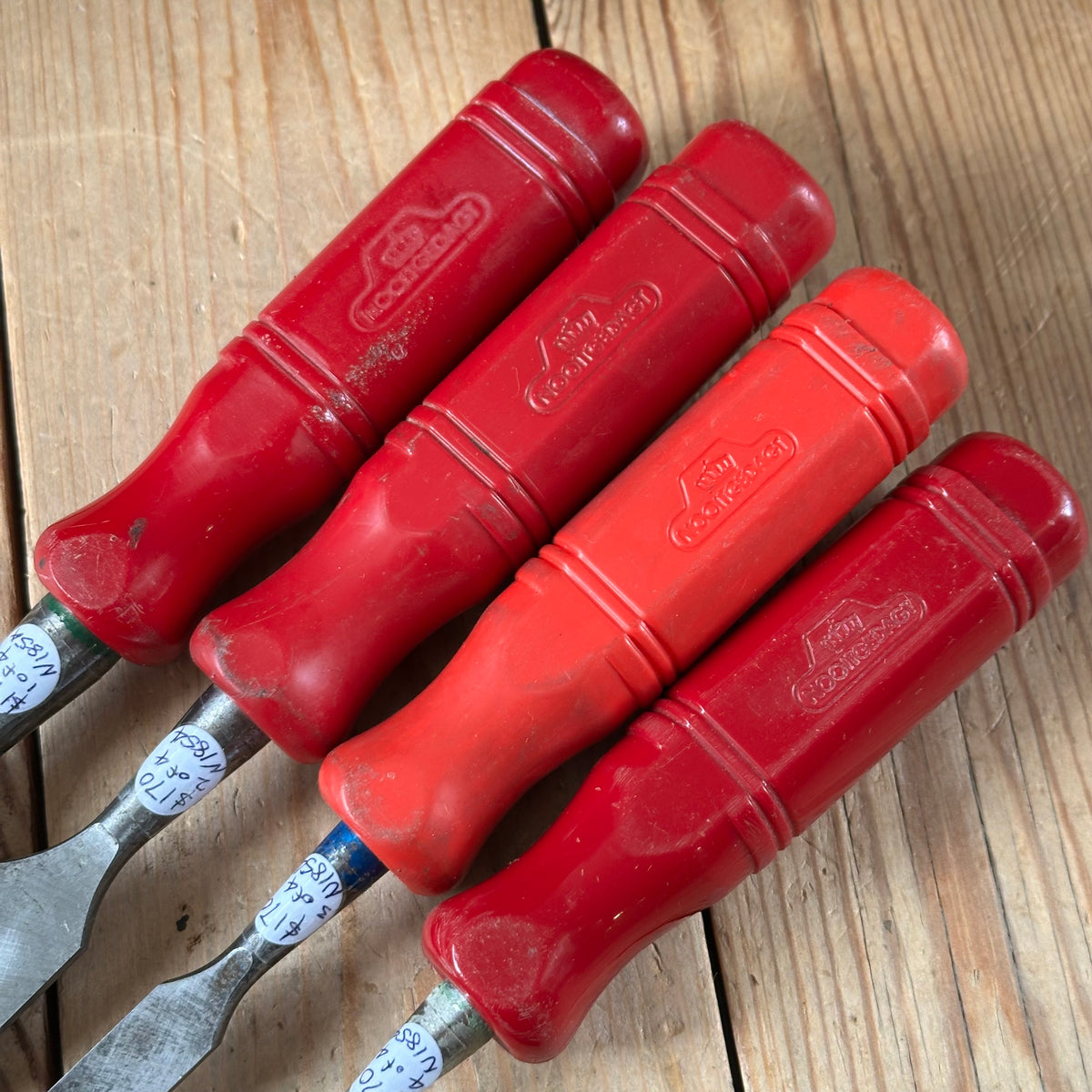 N1854 Vintage set of 4 NOOITGEDAGT Holland red resin handle BEVEL CHISELS