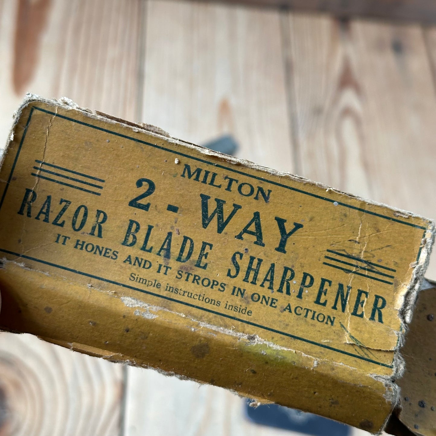 A228 Vintage Milton razor BARBER HONE sharpening stone IOB